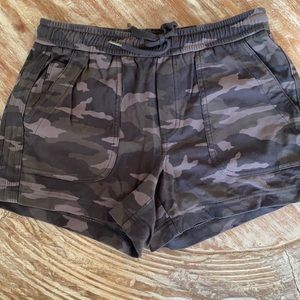 Athleta knit camo shorts